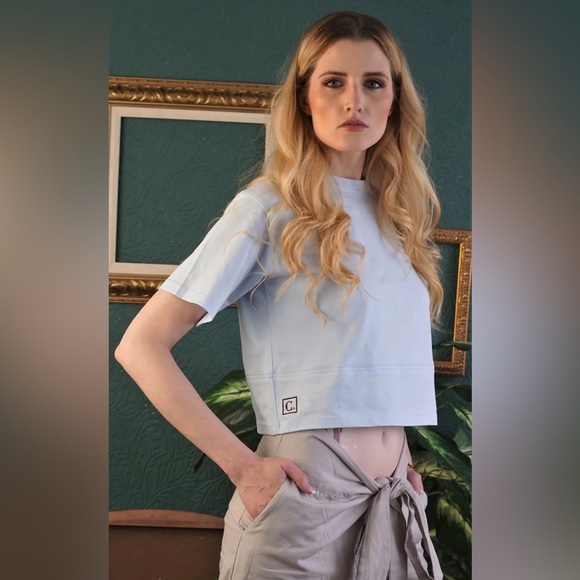 NWT Cropped Blue Organic Cotton T-Shirt - Picture 4 of 4